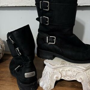 Beautiful black boots for the biker gal. Fleece lined